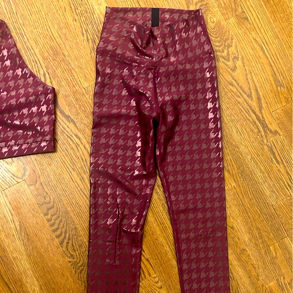PELOTON Burgundy Houndstooth Set - Picture 4 of 7